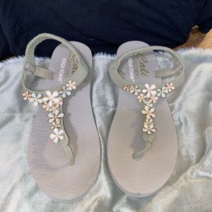 Cali Skechers Yoga Foam